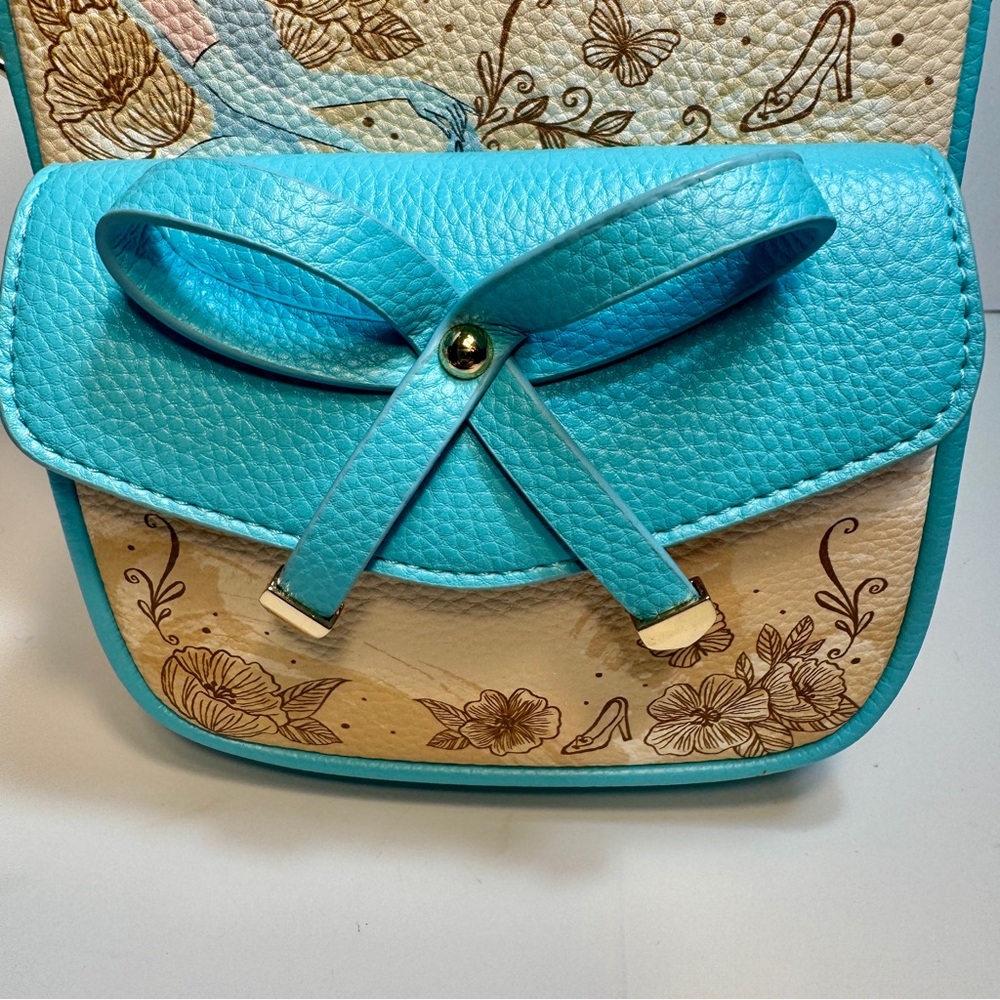 NWT. WondaPop Luxe Disney Cinderella Crossbody Bag. pebble vegan leather. - Picture 3 of 16